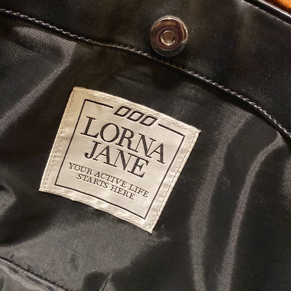 Lorna Jane Escape Bag - Picture 3 of 9